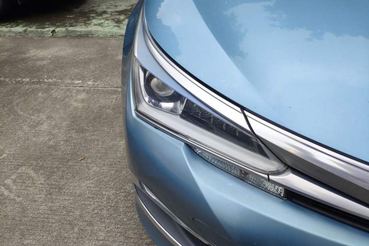 Used Toyota Corolla 2017 Revised Dual-Engine 1.8L E-CVT Elite Edition Right Front Headlight