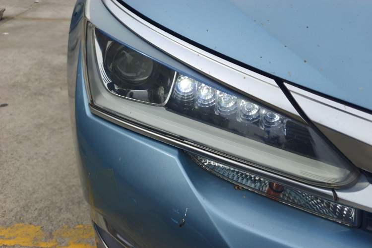 Used Toyota Corolla 2017 Revised Dual-Engine 1.8L E-CVT Elite Edition Right Front Headlight