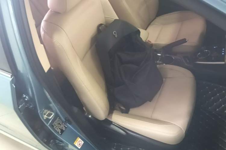 Used Toyota Corolla 2017 Revised Dual-Engine 1.8L E-CVT Elite Edition Right Front Seat