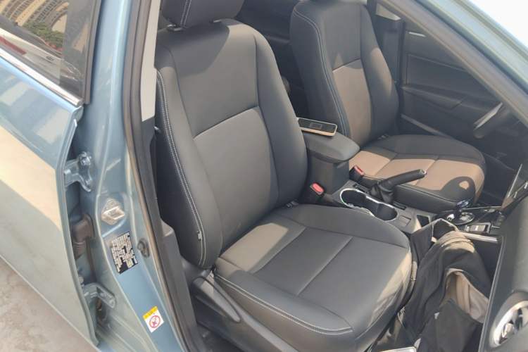 Used Toyota Corolla 2017 Revised Dual-Engine 1.8L E-CVT Leading Edition Right Front Seat