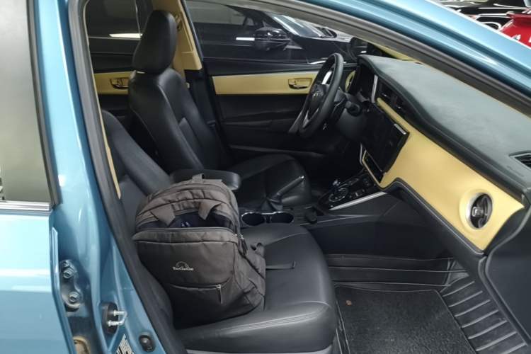 Used Toyota Corolla 2017 Revised Dual-Engine 1.8L E-CVT Leading Edition Right Front Seat