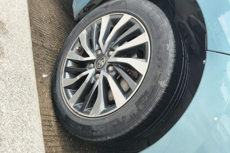 Used Toyota Corolla 2017 Revised Dual-Engine 1.8L E-CVT Elite Edition Right Front Wheel Hub