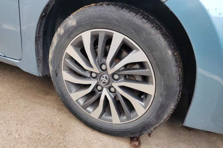 Used Toyota Corolla 2017 Revised Dual-Engine 1.8L E-CVT Elite Edition Right Front Wheel Hub