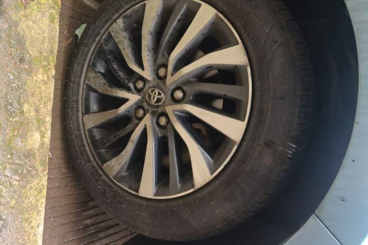 Used Toyota Corolla 2017 Revised Dual-Engine 1.8L E-CVT Elite Edition Right Front Wheel Hub