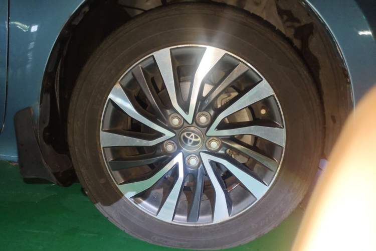 Used Toyota Corolla 2017 Revised Dual-Engine 1.8L E-CVT Elite Edition Right Front Wheel Hub