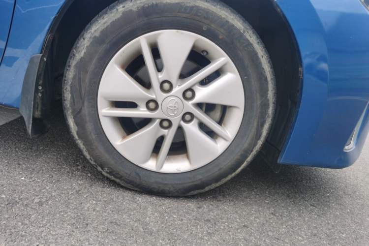 Used Toyota Corolla 2017 1.2T CVT GL Right Front Wheel Hub