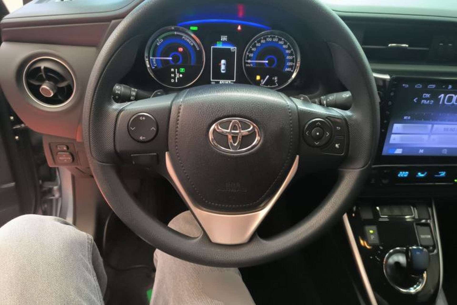 Used Toyota Corolla 2017 Revised Dual-Engine 1.8L E-CVT Leading Edition Steering Wheel