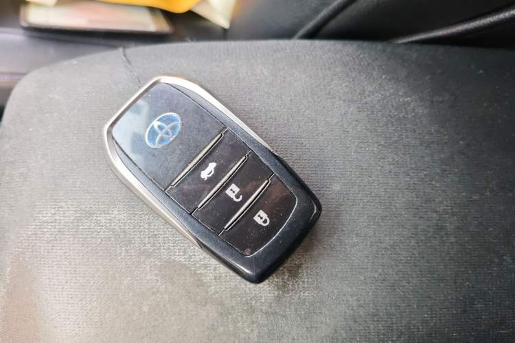 Used Toyota Corolla 2017 Revised Dual-Engine 1.8L E-CVT Leading Edition Vehicle Key