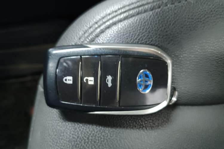 Used Toyota Corolla 2017 Revised Dual-Engine 1.8L E-CVT Leading Edition Vehicle Key