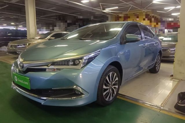 Ojetý Toyota Corolla 2017 Revised Dual-Engine 1.8L E-CVT Luxury Edition