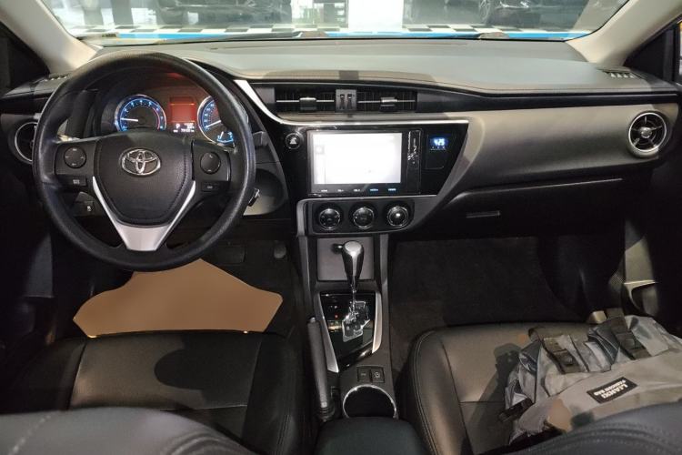 Used Toyota Corolla 2017 Revised Version 1.2T S-CVT GL-i Center Console