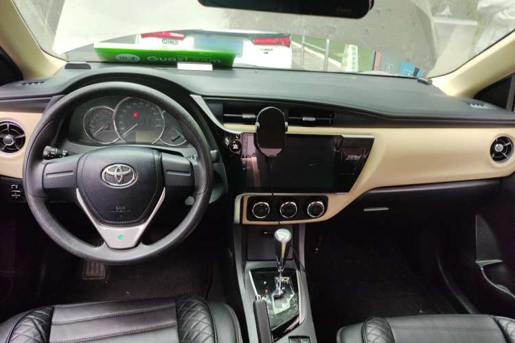 Used Toyota Corolla 2017 Revised Version 1.2T S-CVT GL Center Console