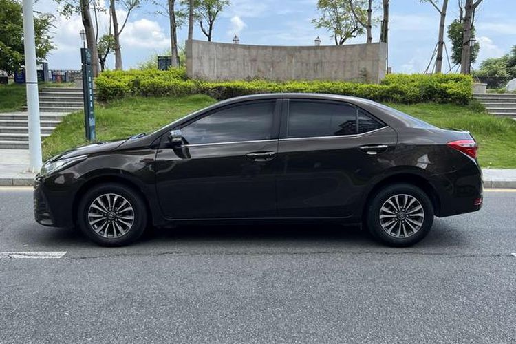 Used Toyota Corolla 2017 Revised Version 1.2T S-CVT GL Exterior 5
