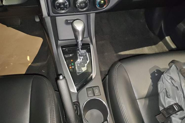 Used Toyota Corolla 2017 Revised Version 1.2T S-CVT GL-i Gear Lever