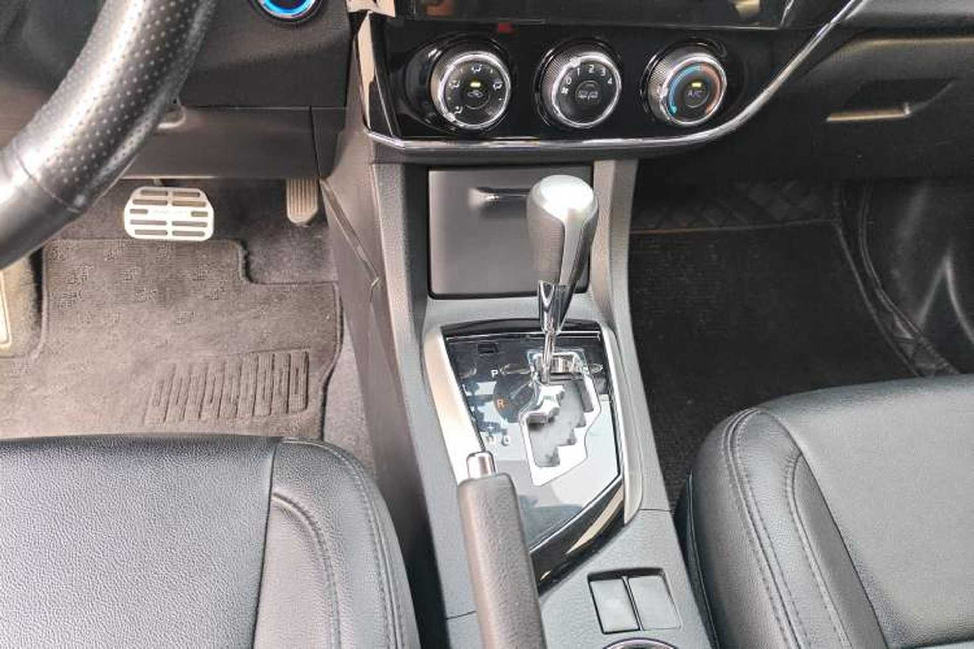 Used Toyota Corolla 2017 Revised Version 1.6L S-CVT GL Gear Lever