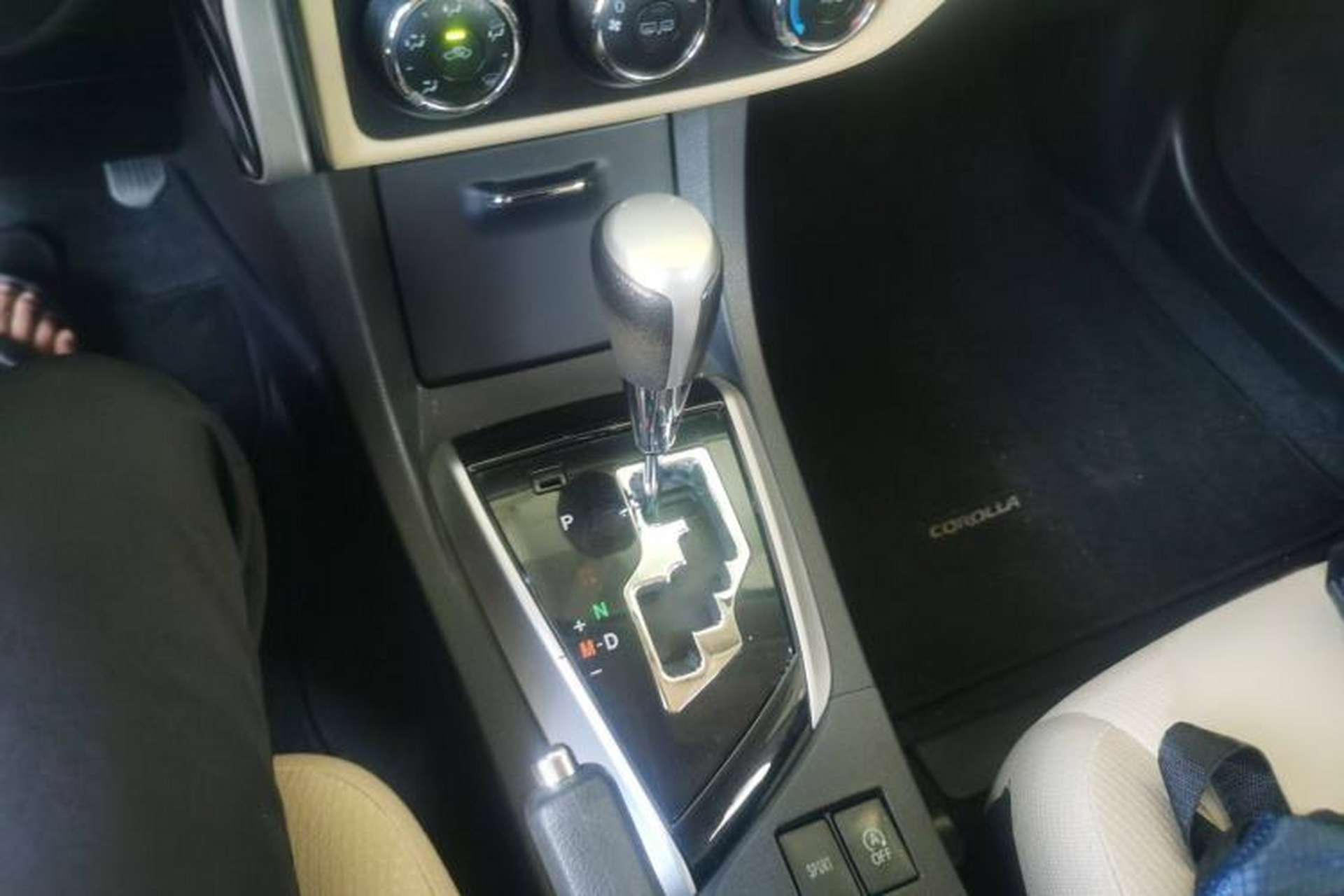 Used Toyota Corolla 2017 Revised Version 1.2T S-CVT GL Gear Lever