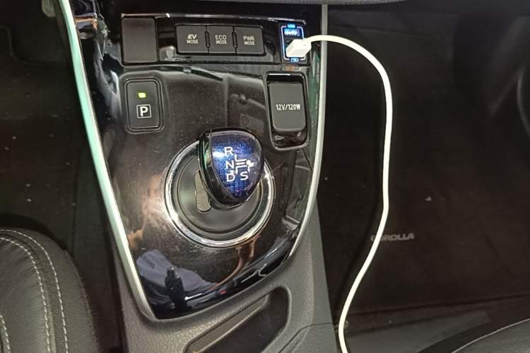 Used Toyota Corolla 2017 Revised Dual-Engine 1.8L E-CVT Elite Edition Gear Lever