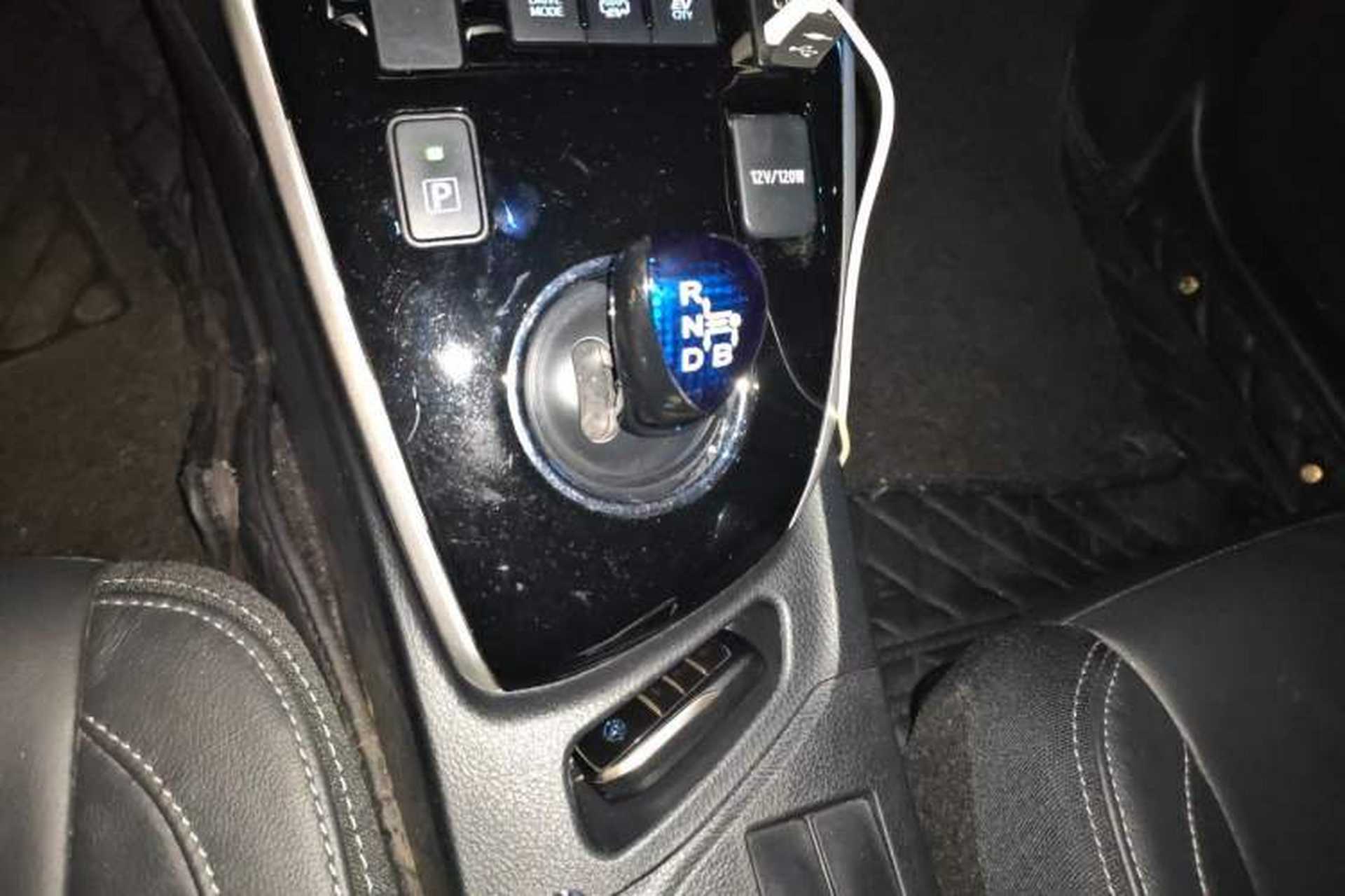 Used Toyota Corolla 2017 Revised Dual-Engine 1.8L E-CVT Elite Edition Gear Lever