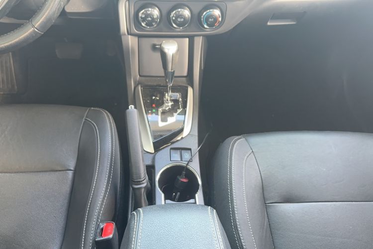 Used Toyota Corolla 2017 Revised Version 1.2T S-CVT GL-i Leather Edition Gear Lever