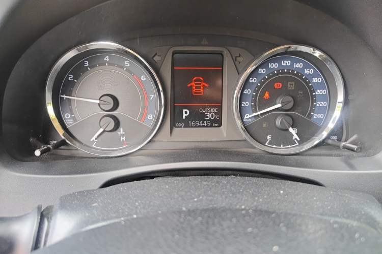 Used Toyota Corolla 2017 Revised Version 1.2T S-CVT GL-i Odometer Close Up