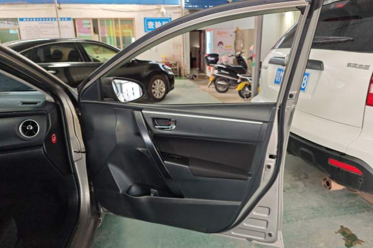 Used Toyota Corolla 2017 Revised Version 1.2T S-CVT GL Right Front Door Interior