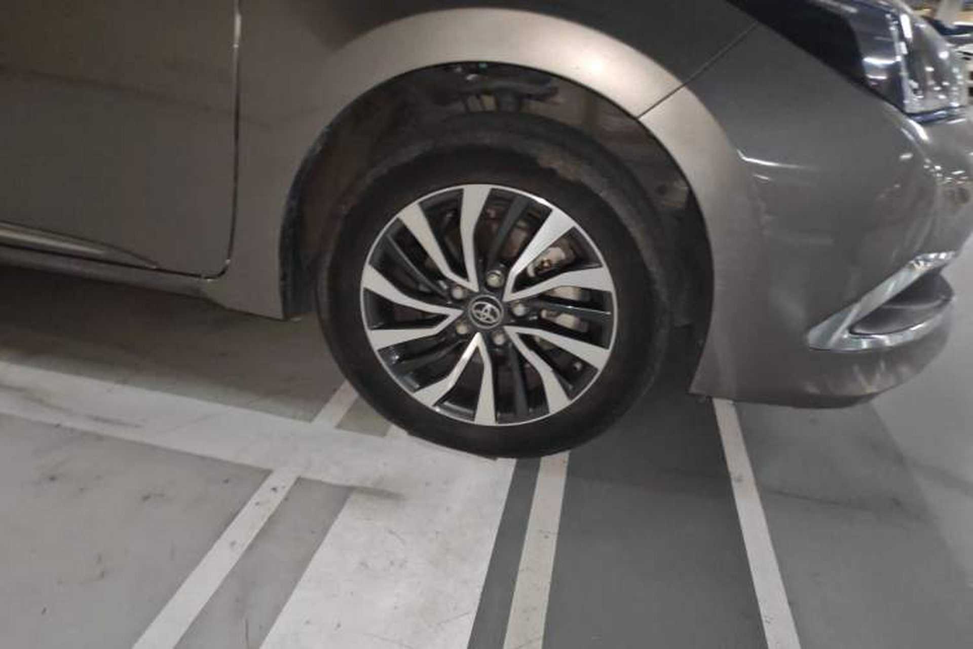 Used Toyota Corolla 2017 Revised Dual-Engine 1.8L E-CVT Elite Edition Right Front Wheel Hub
