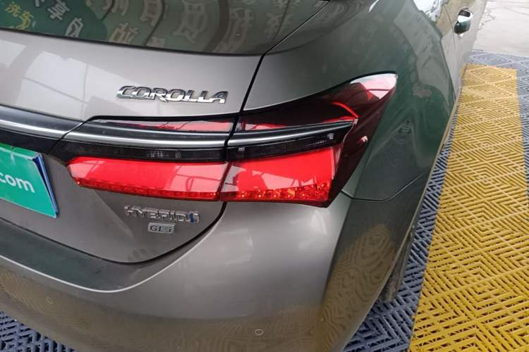 Used Toyota Corolla 2017 Revised Dual-Engine 1.8L E-CVT Elite Edition Right Rear Taillight