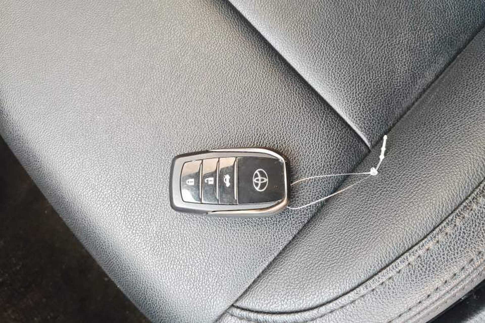 Used Toyota Corolla 2017 Revised Version 1.6L S-CVT GL Vehicle Key