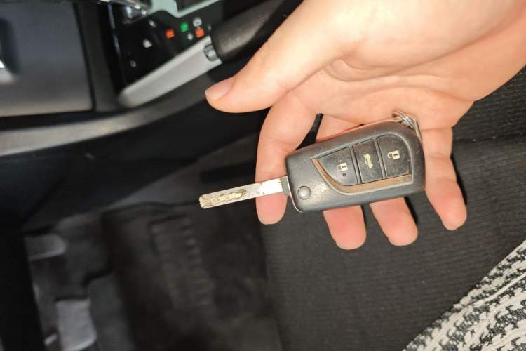 Used Toyota Corolla 2017 Revised Version 1.2T S-CVT GL Vehicle Key