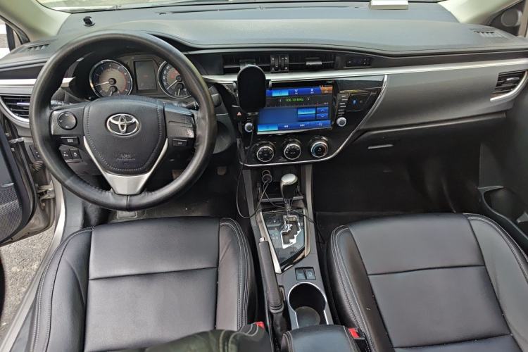 Used Toyota Corolla 2017 1.2T CVT GL-i Leather Edition Center Console