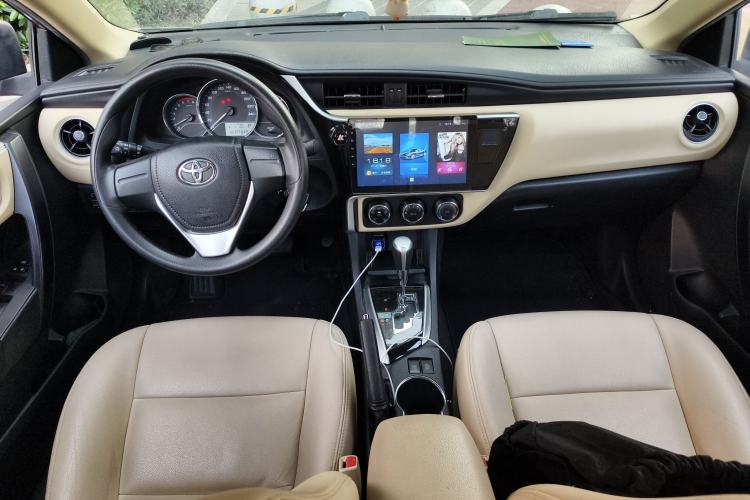Used Toyota Corolla 2017 Revised Version 1.2T S-CVT GL Center Console