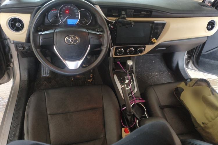 Used Toyota Corolla 2017 Revised Version 1.2T S-CVT GL Center Console