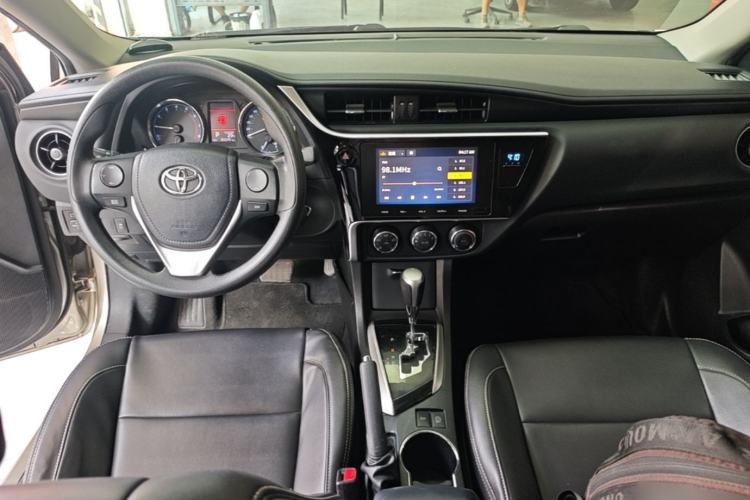 Used Toyota Corolla 2017 Revised Version 1.2T S-CVT GL-i Center Console