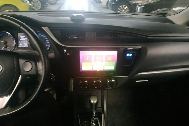 Used Toyota Corolla 2017 Revised Version 1.2T S-CVT GL-i Leather Edition Center Console