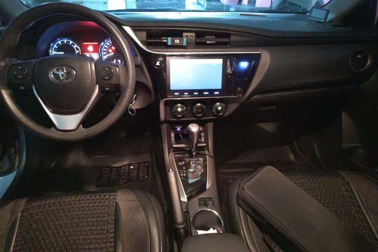 Used Toyota Corolla 2017 Revised Version 1.2T S-CVT GL-i Center Console