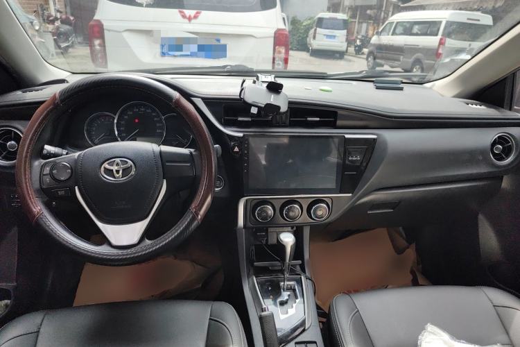 Used Toyota Corolla 2017 Revised Version 1.2T S-CVT GL Center Console