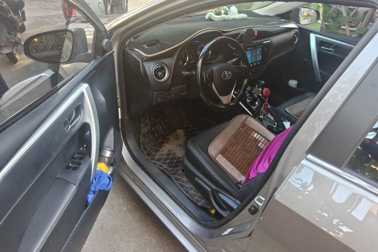 Used Toyota Corolla 2017 Revised Dual-Engine 1.8L E-CVT Elite Edition Driver Seat