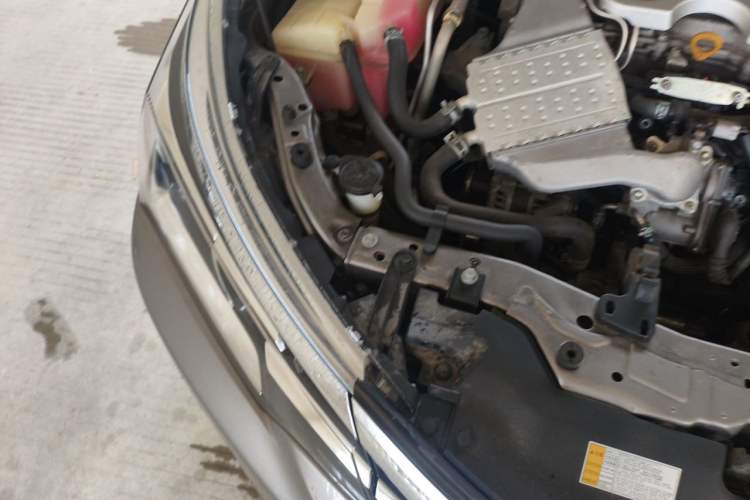 Used Toyota Corolla 2017 Revised Version 1.2T S-CVT GL Engine Bay Right