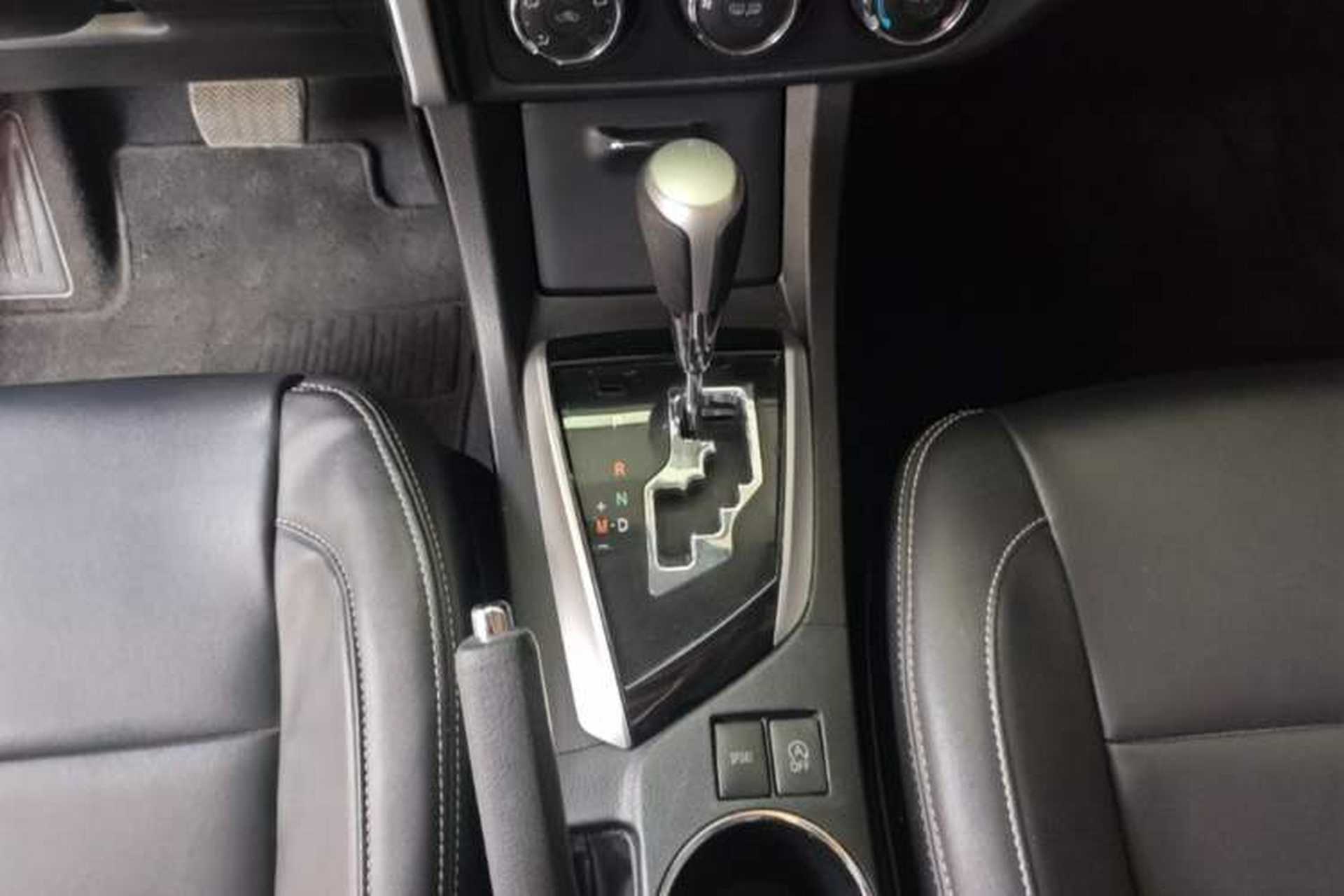 Used Toyota Corolla 2017 Revised Version 1.2T S-CVT GL-i Gear Lever