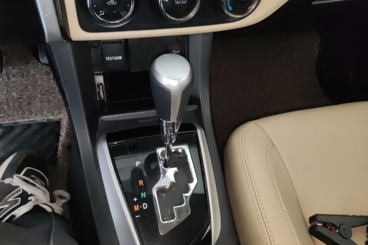Used Toyota Corolla 2017 Revised Version 1.2T S-CVT GL-i Leather Edition Gear Lever
