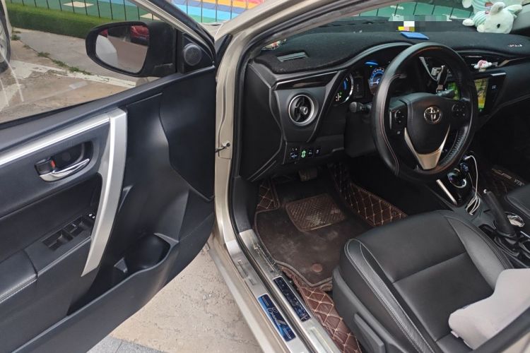Used Toyota Corolla 2017 Revised Dual-Engine 1.8L E-CVT Elite Edition Interior 3