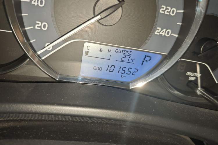 Used Toyota Corolla 2017 Revised Version 1.2T S-CVT GL Odometer Close Up