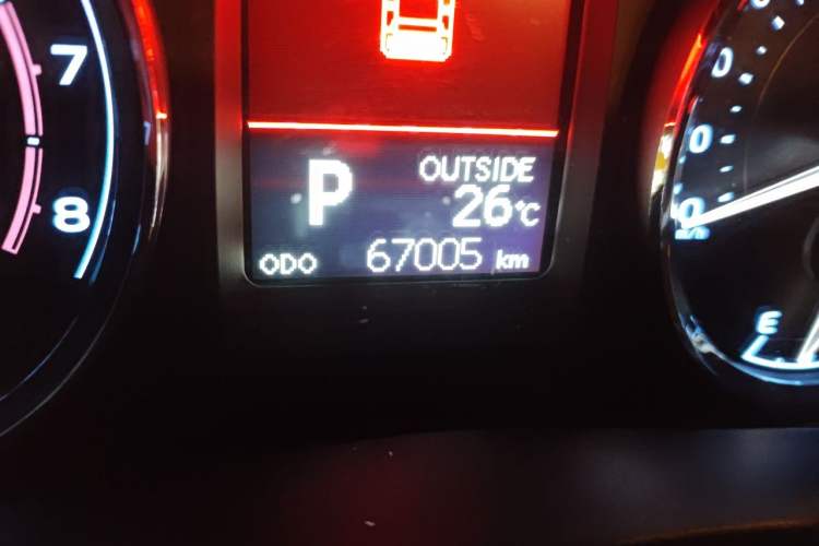 Used Toyota Corolla 2017 Revised Version 1.2T S-CVT GL-i Odometer Close Up