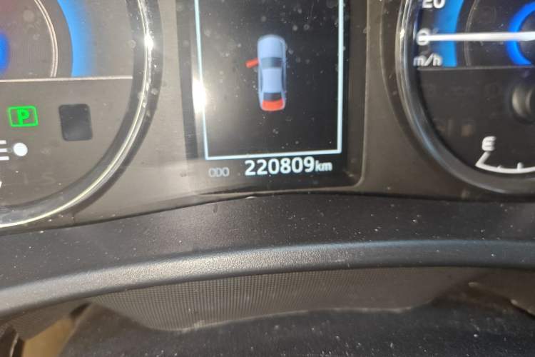 Used Toyota Corolla 2017 Revised Dual-Engine 1.8L E-CVT Elite Edition Odometer Close Up