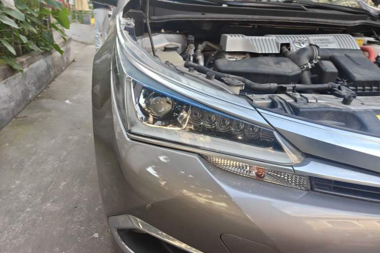 Used Toyota Corolla 2017 Revised Dual-Engine 1.8L E-CVT Elite Edition Right Front Headlight