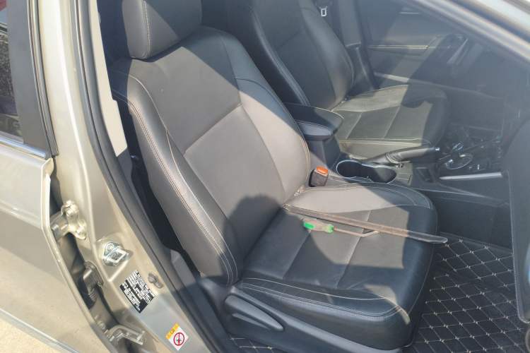 Used Toyota Corolla 2017 Revised Dual-Engine 1.8L E-CVT Elite Edition Right Front Seat