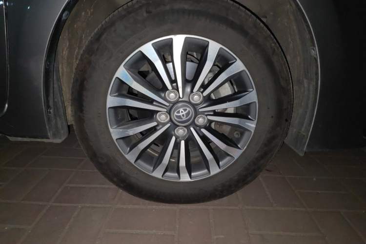 Used Toyota Corolla 2017 Revised Version 1.2T S-CVT GL Right Front Wheel Hub