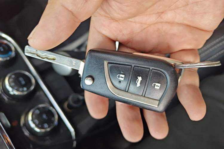 Used Toyota Corolla 2017 1.2T CVT GL-i Leather Edition Vehicle Key