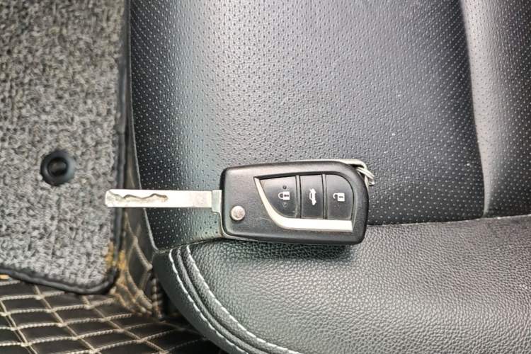 Used Toyota Corolla 2017 Revised Version 1.2T S-CVT GL Vehicle Key