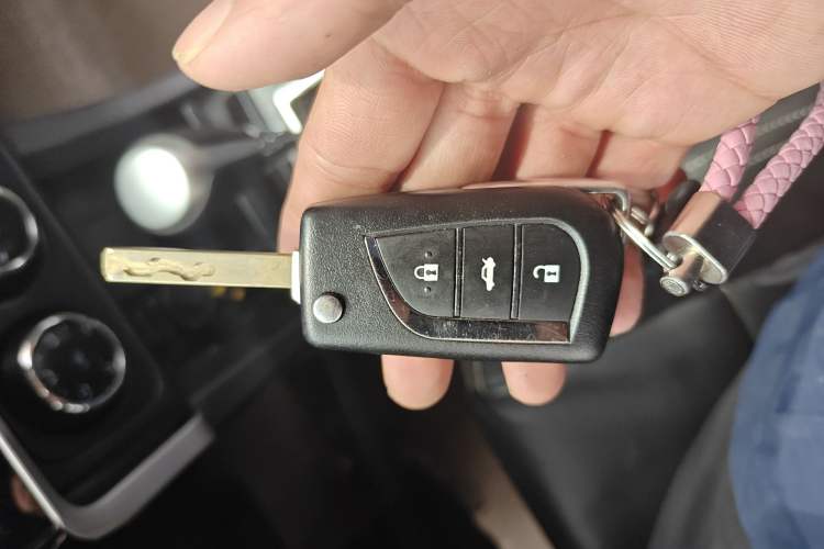 Used Toyota Corolla 2017 Revised Version 1.2T S-CVT GL Vehicle Key